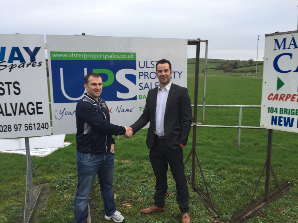 Aaron Ferris of Ulster Property Sales presenting Ballynahinch United Treasurer Gareth Bingham with a sponsorship cheque